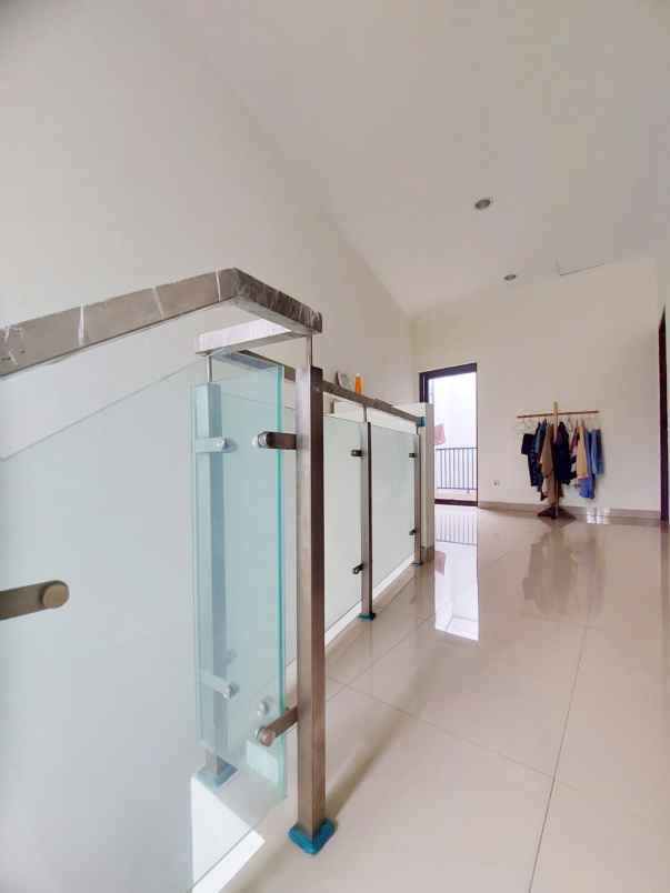 dijual rumah jalan raya lebak bulus