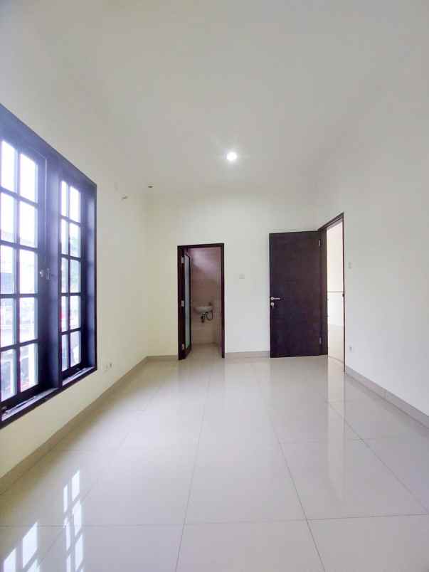 dijual rumah jalan raya lebak bulus