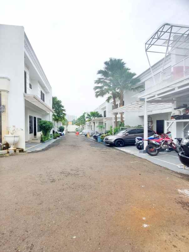 dijual rumah jalan raya lebak bulus