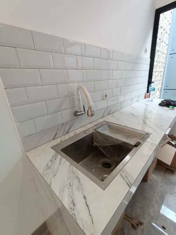 dijual rumah jalan raya mabes tni