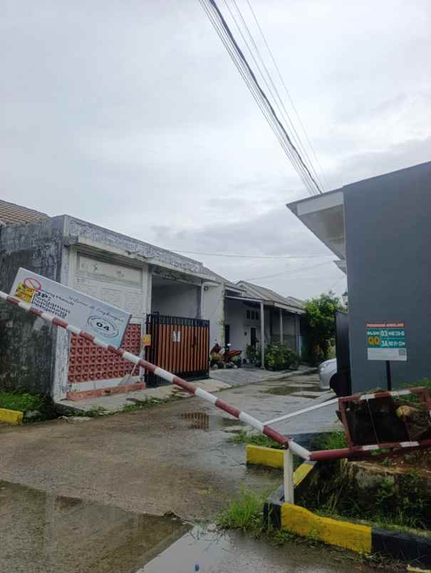 dijual rumah jalan raya megu cisoka