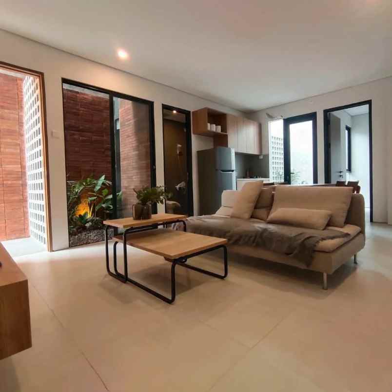 dijual rumah jalan raya pondok cabe golf