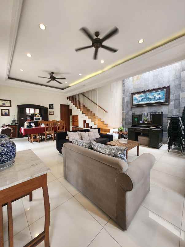 dijual rumah jalan raya tanah kusir