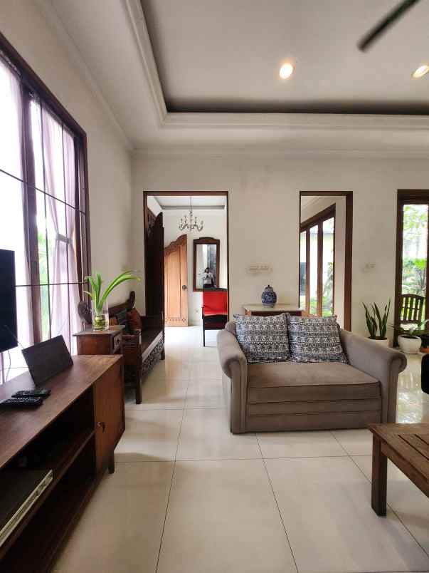 dijual rumah jalan raya tanah kusir