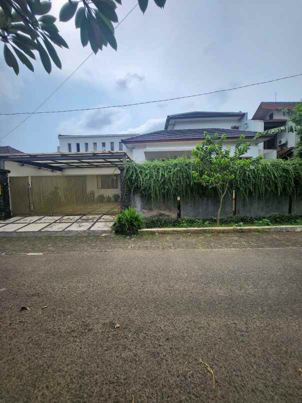 dijual rumah jalan raya tanah kusir