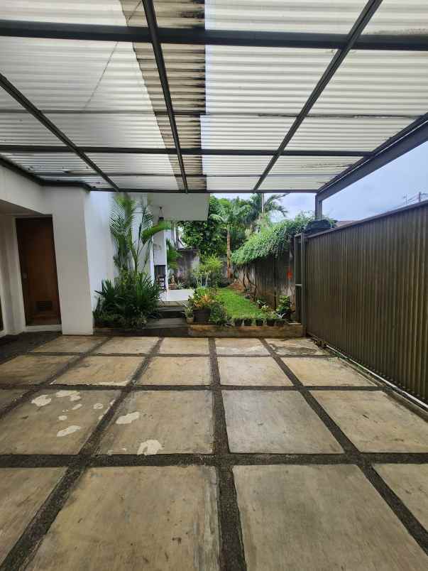 dijual rumah jalan raya tanah kusir