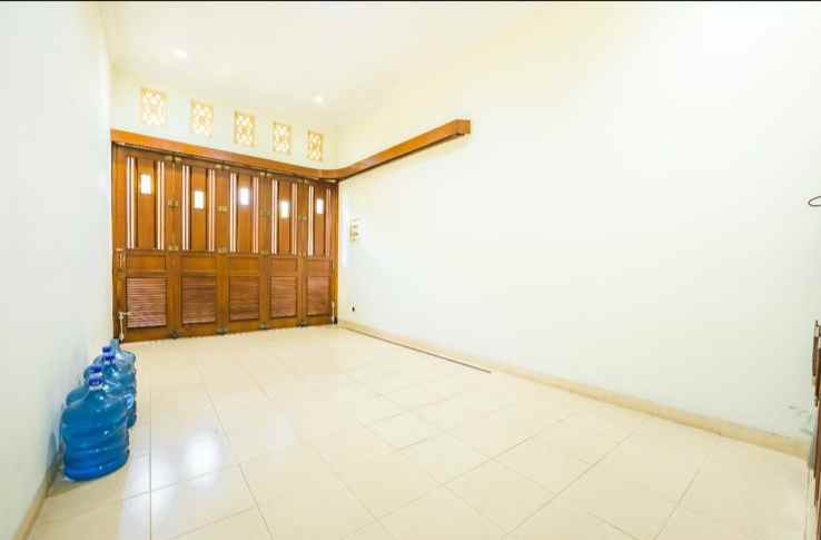 dijual rumah jalan tanah abang iv