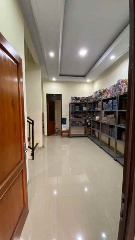 dijual rumah japos ciledug