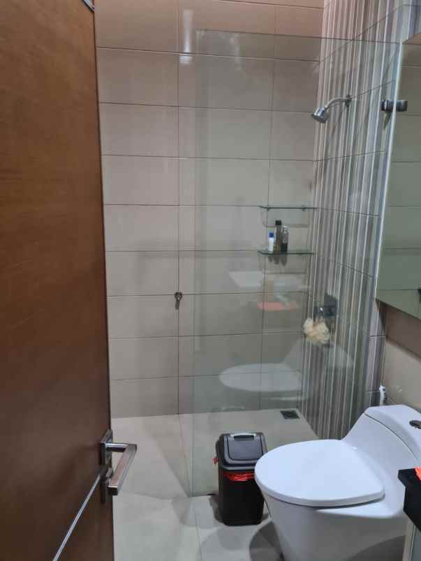 dijual rumah jl cempaka putih tengah