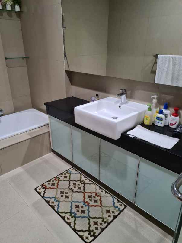 dijual rumah jl cempaka putih tengah