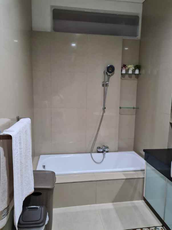 dijual rumah jl cempaka putih tengah