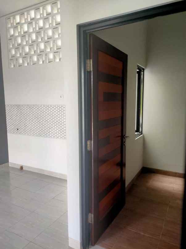 dijual rumah jl citeureup sindangpanon