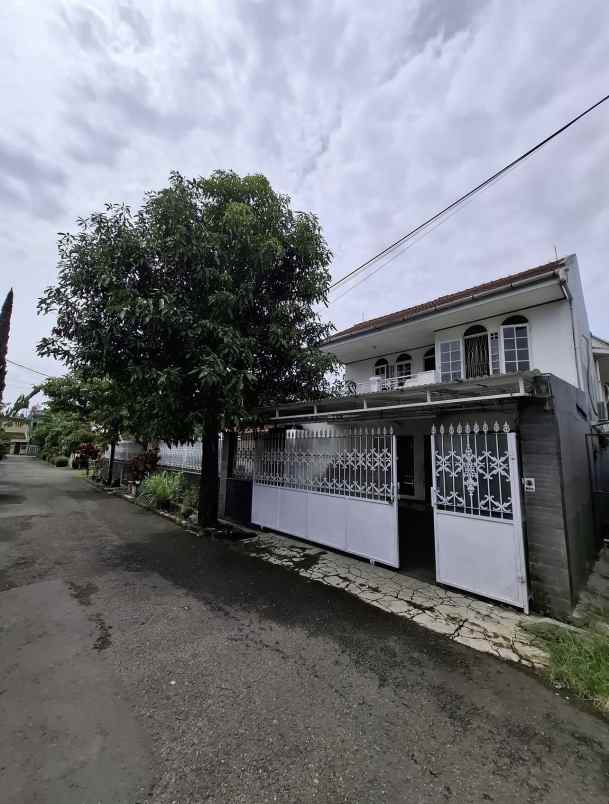 dijual rumah jl golf barat sukamiskin