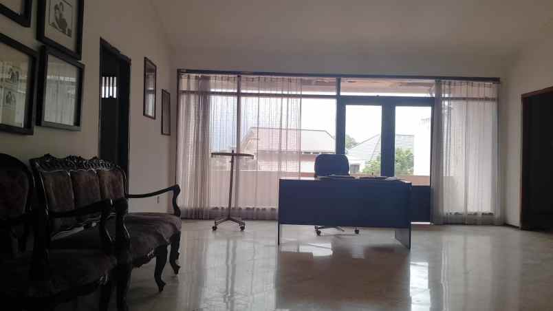 dijual rumah jl gudang peluru kebon