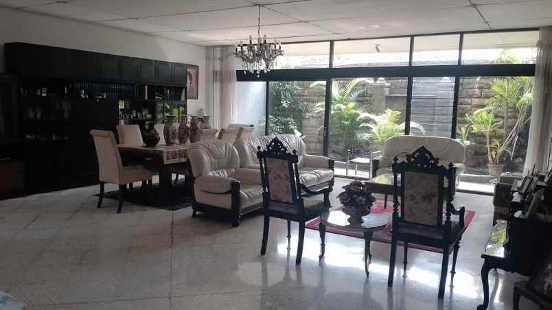 dijual rumah jl gudang peluru kebon