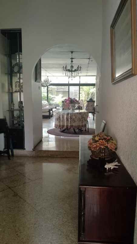 dijual rumah jl gudang peluru kebon