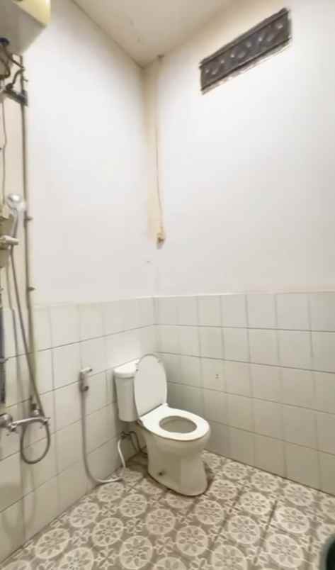 dijual rumah jl kalibaru cilodong