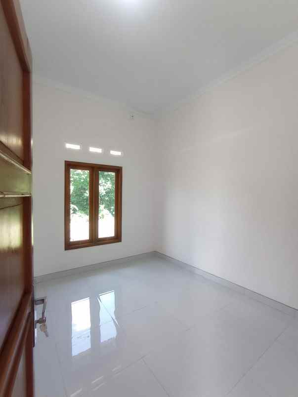 dijual rumah jl kaliurang km 8