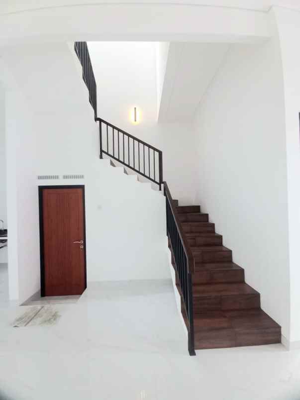 dijual rumah jl kelapa hijau pondok