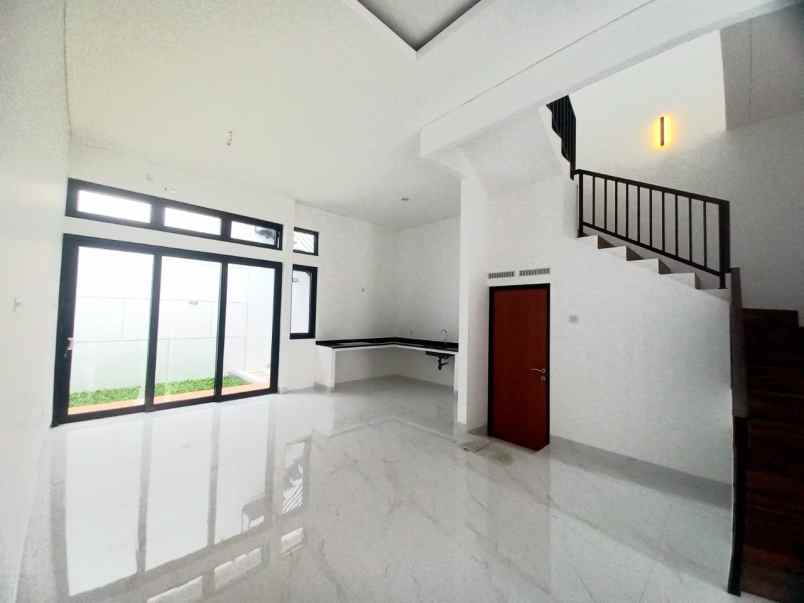 dijual rumah jl kelapa hijau pondok