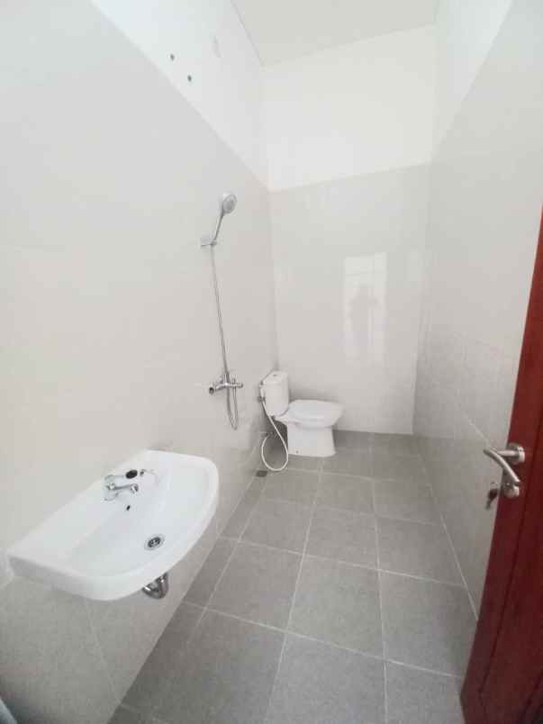 dijual rumah jl kelapa hijau pondok