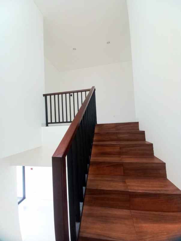 dijual rumah jl kelapa hijau pondok