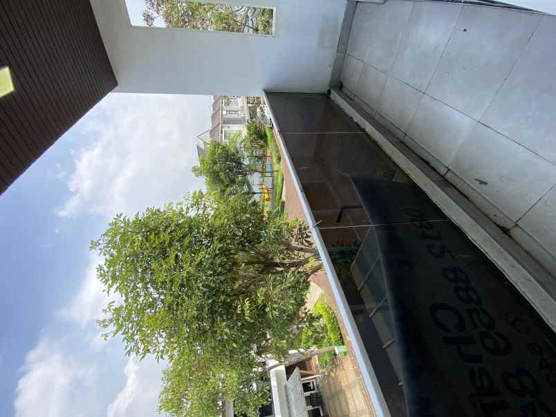 dijual rumah jl kh ahmad dahlan metland