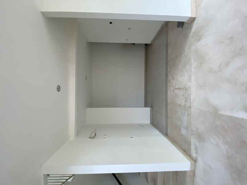 dijual rumah jl kh ahmad dahlan metland