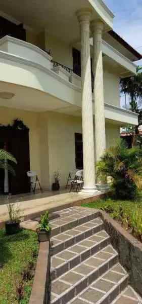 dijual rumah jl lembah pinus puri