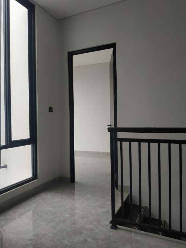 dijual rumah jl m kahfi