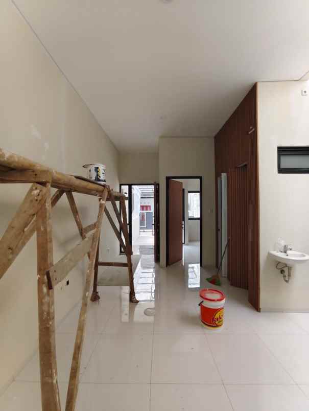 dijual rumah jl margahayu raya