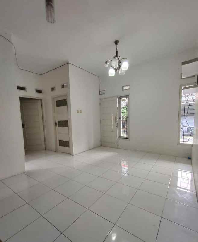 dijual rumah jl parpostel raya jati