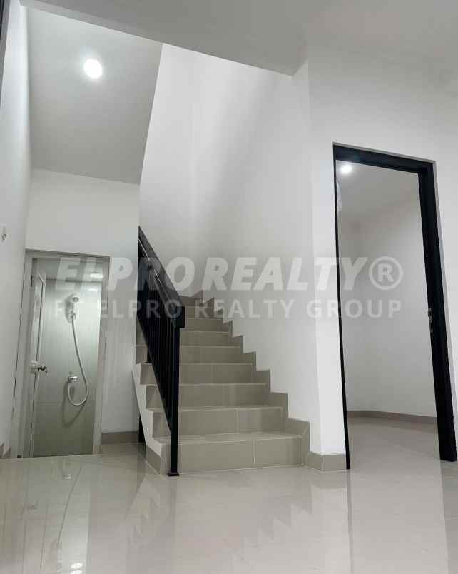 dijual rumah jl raya lebak bulus