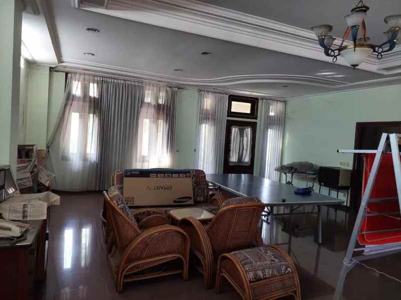 dijual rumah jl raya ngagel jaya pucang