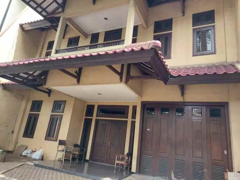 dijual rumah jl raya ngagel jaya pucang