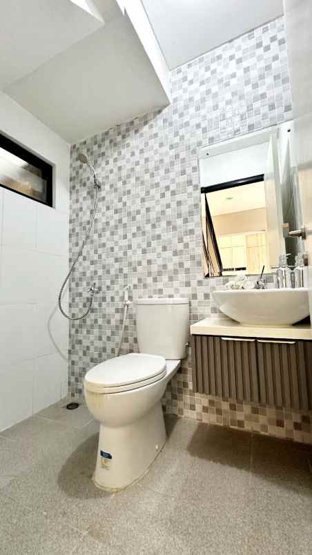 dijual rumah jl serpong raya