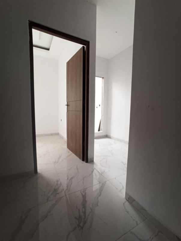 dijual rumah jln layur jatinegara kaum