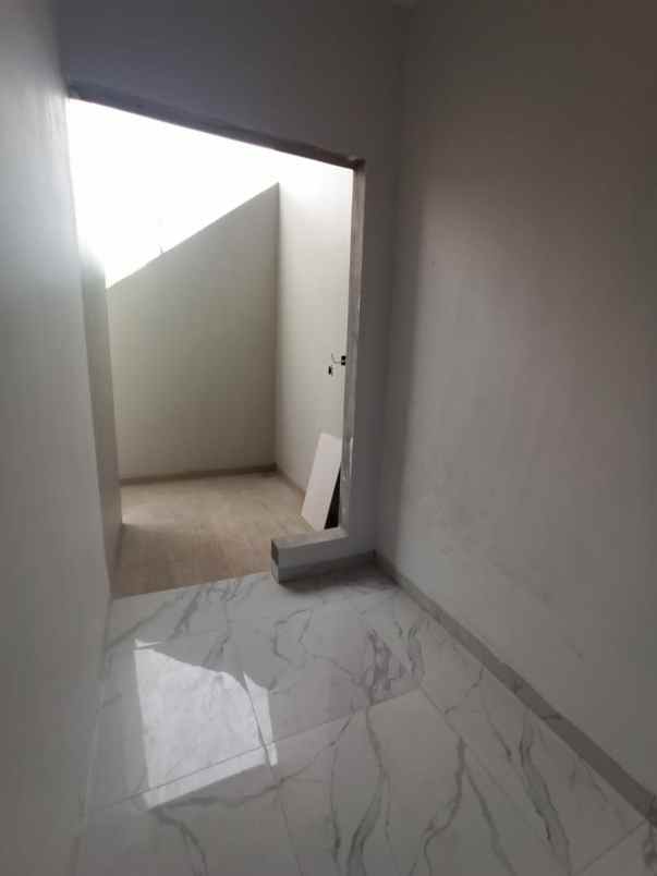 dijual rumah jln layur jatinegara kaum