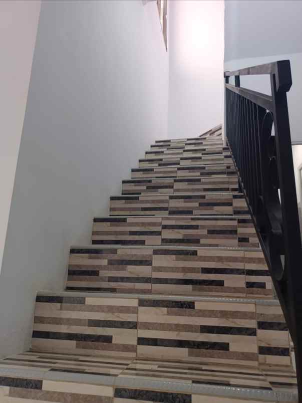 dijual rumah jln raya gas alam depok