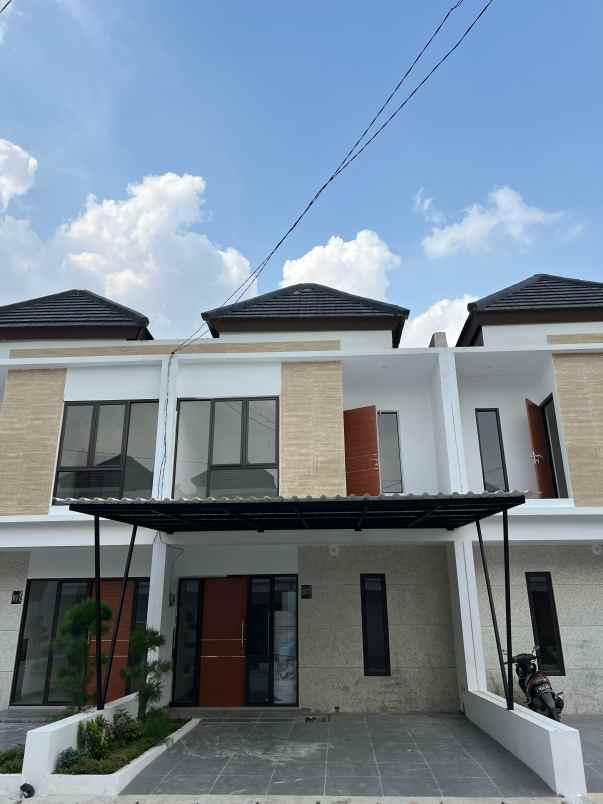 dijual rumah jln raya harjamukti cibubur