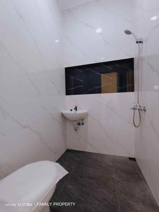 dijual rumah jln raya nusa loka bsd