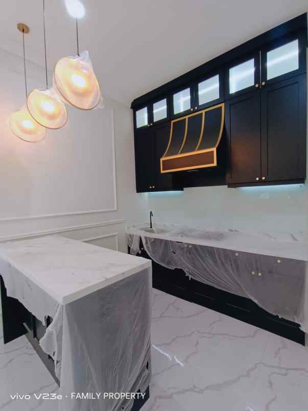 dijual rumah jln raya nusa loka bsd