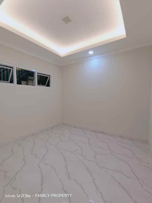 dijual rumah jln raya nusa loka bsd