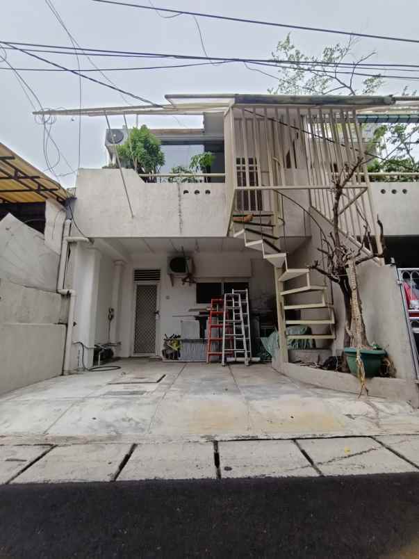 dijual rumah kalibaru timur v senen