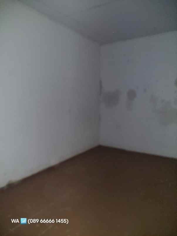 dijual rumah kampung belakang cimone