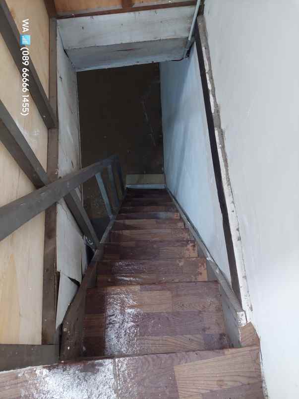 dijual rumah kampung belakang cimone