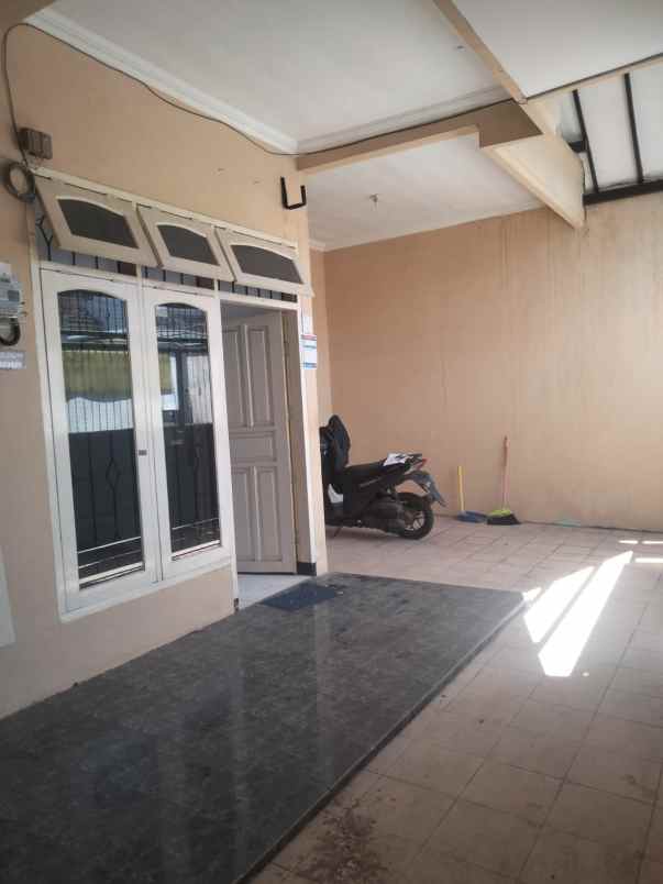 dijual rumah karang empat