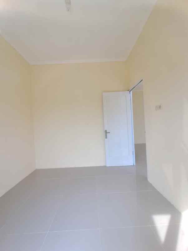 dijual rumah karang satria