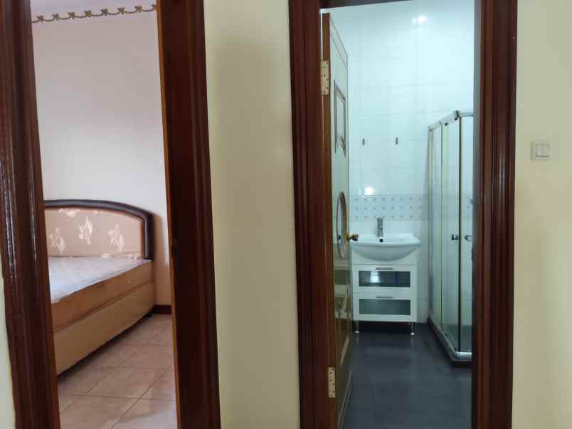 dijual rumah karang tengah