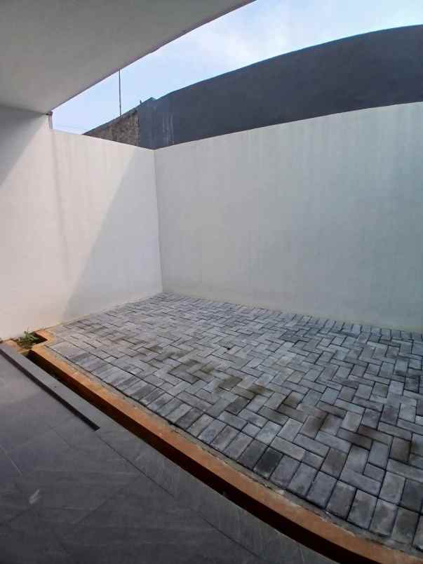 dijual rumah kav ui barat